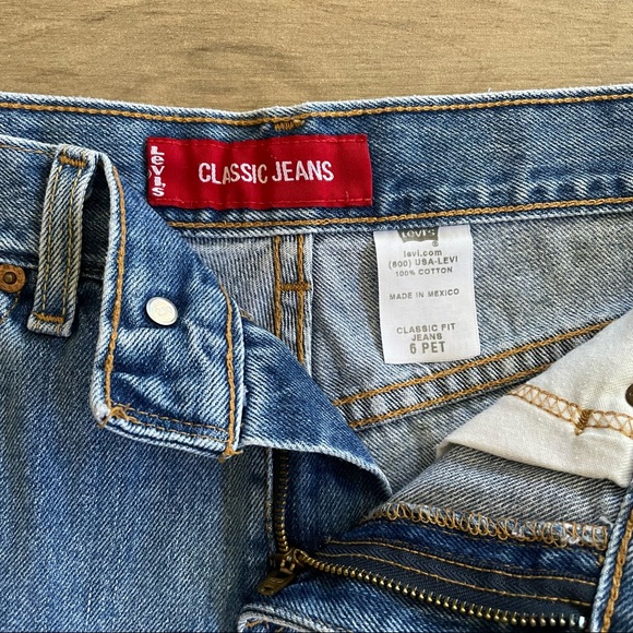 LEVI’S Classic Fit Customized Jean Shorts Sz 6 PET - Picture 7 of 8